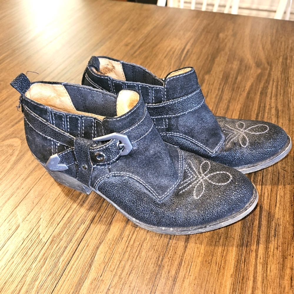 Naya Black Leather Ankle Boots Embroidered Western Buckle Accents Women's 8M